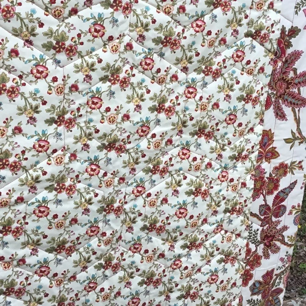NWT Hand Crafted Elizabethan Tulip Print Quilt